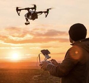 أساسيات الدرونز وتشغيلها واستخداماتها